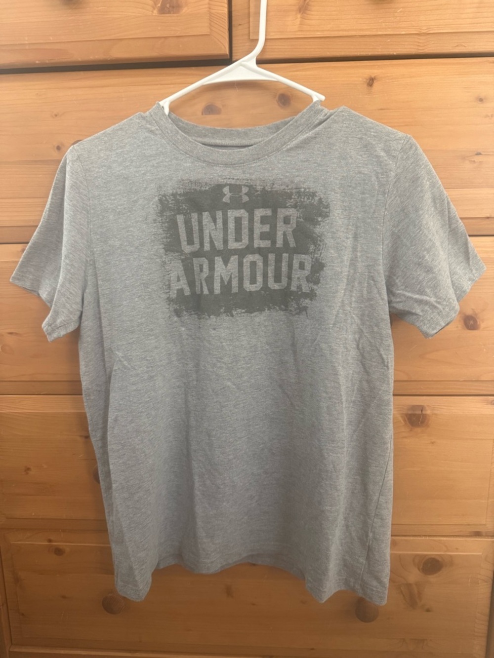Under Armour Boys XL Gray Logo T-Shirt